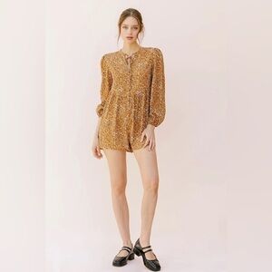 Storia Collette Clustered Floral Print romper size medium